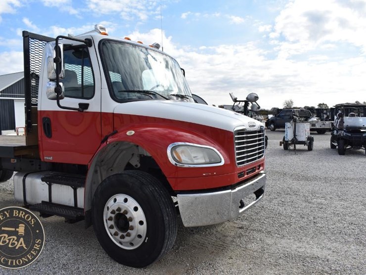 freightliner-business-class-m2-106-image-30