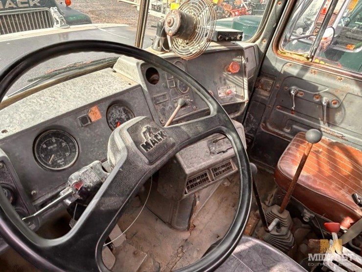 1986-mack-dm600-image-36