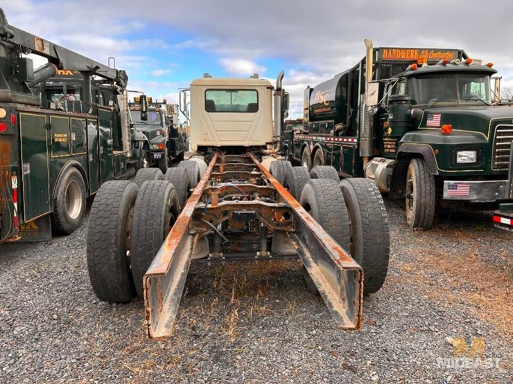 2006-mack-cv713-granite-cab-and-chassis-truck-image-7