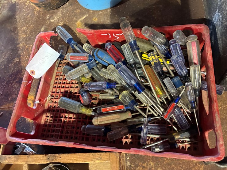 #17227-•-crate-with-screwdrivers-image-1