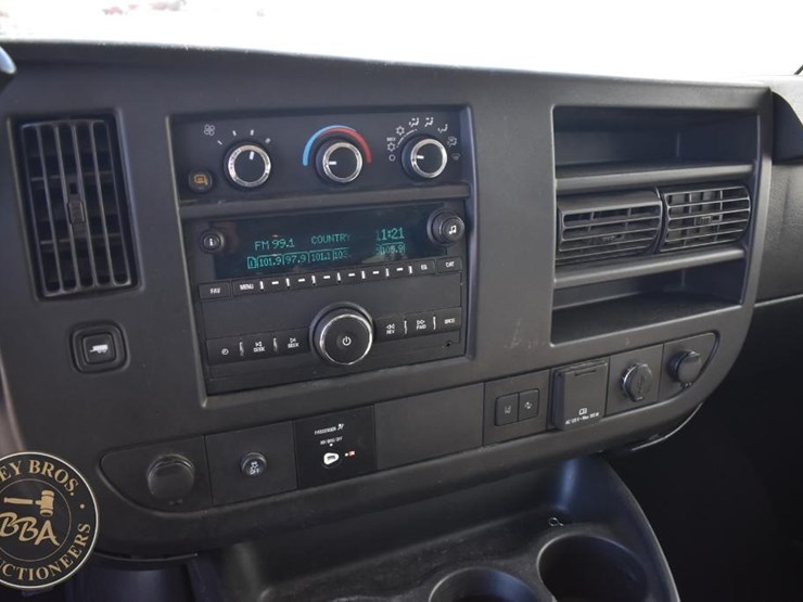 2019-chevrolet-express-2500-image-19