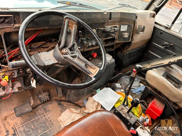 international-4900-image-17