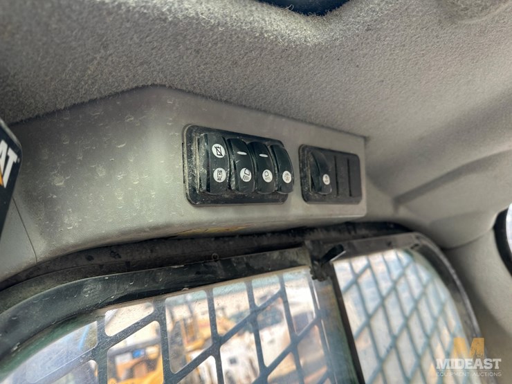 caterpillar-246d-image-17