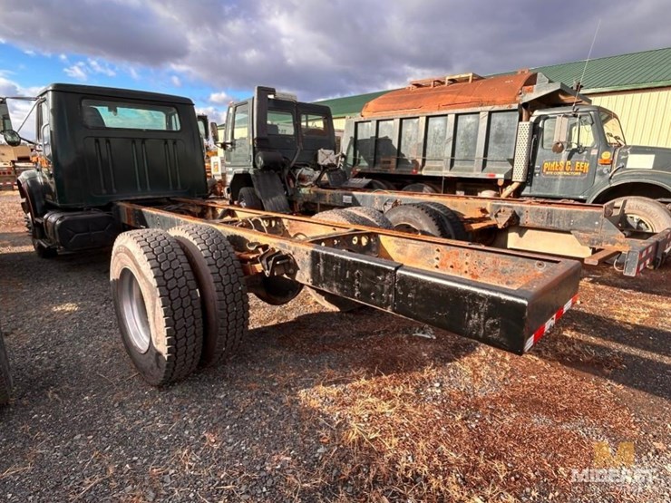 international-4900-image-7