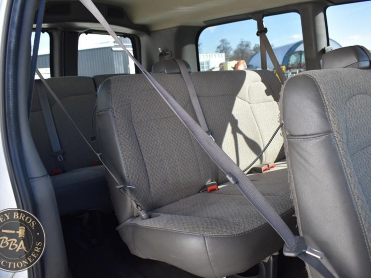 2019-chevrolet-express-2500-image-32