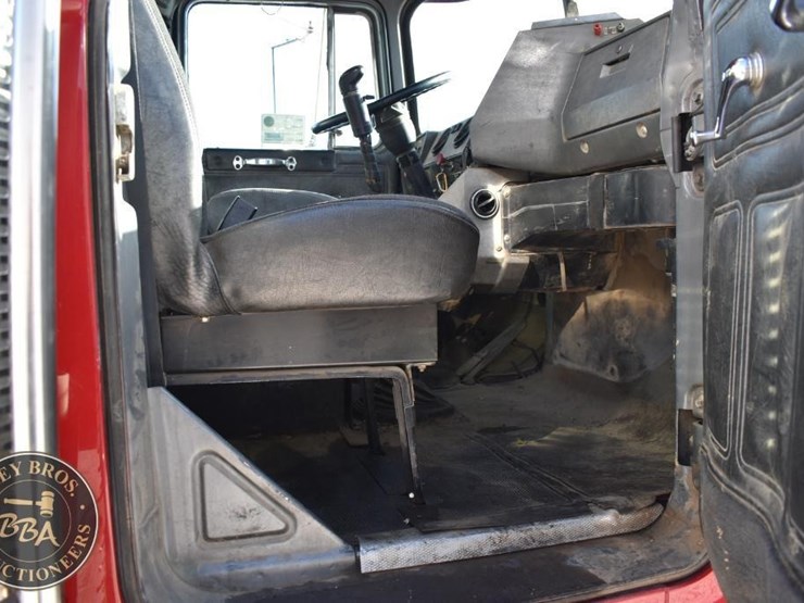 1997-mack-rd688s-image-34