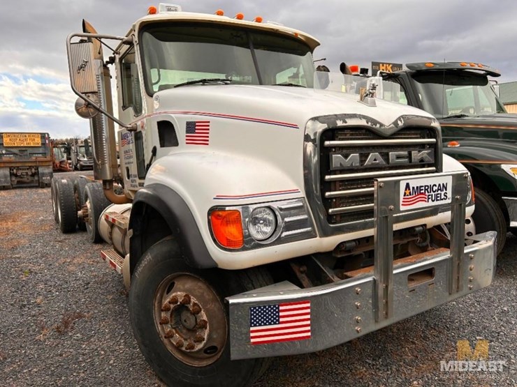 2006-mack-cv713-granite-cab-and-chassis-truck-image-11