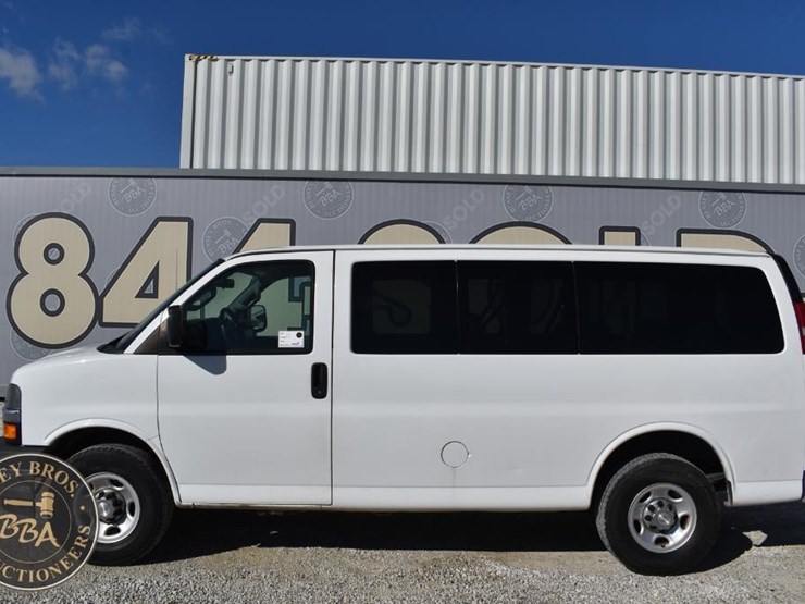 2019-chevrolet-express-2500-image-2