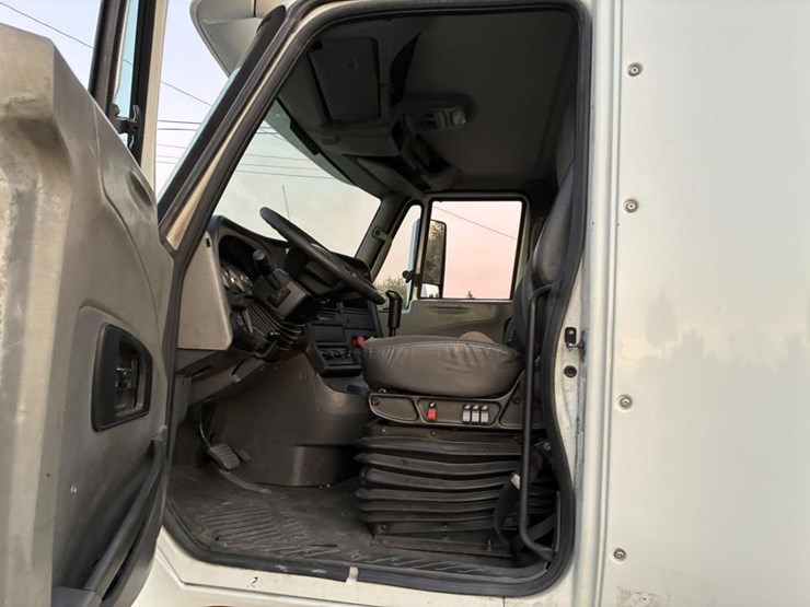 2013-international-prostar-image-9