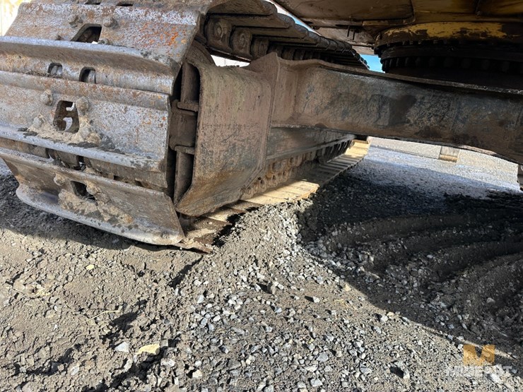 caterpillar-330d-image-32