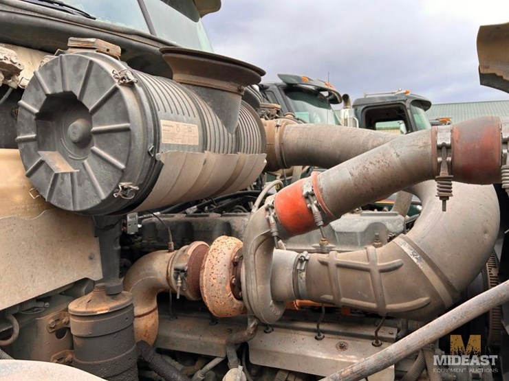 2006-mack-cv713-granite-cab-and-chassis-truck-image-16