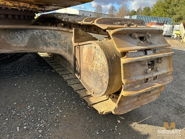 caterpillar-330d-image-19