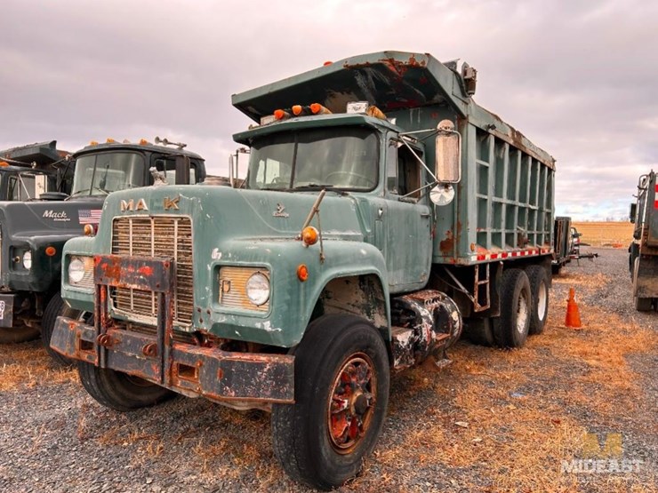 1985-mack-rd686s-image-1