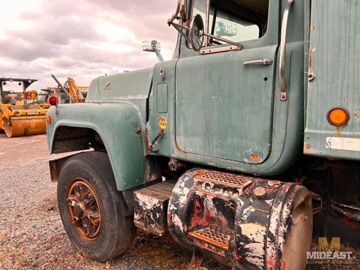 1985-mack-rd686s-image-7