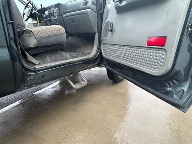 ford-f550-xl-image-12