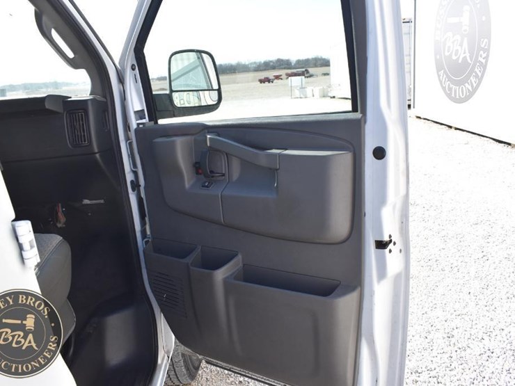 2019-chevrolet-express-2500-image-25