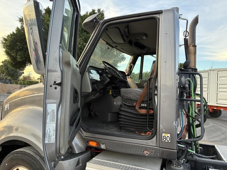 international-prostar-image-9