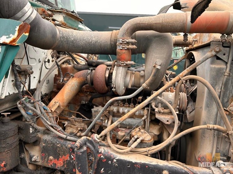 1985-mack-rd686s-image-16