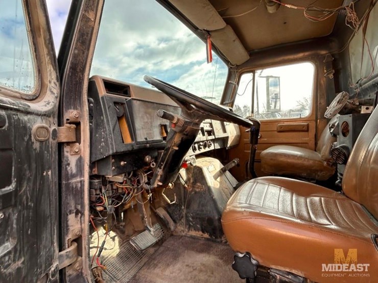 1990-international-f-4900-tandem-axle-dump-truck-image-15