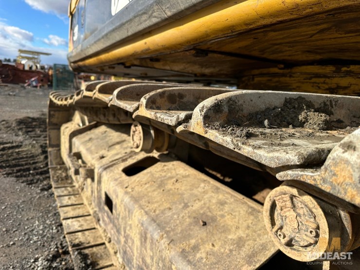 caterpillar-330d-image-14