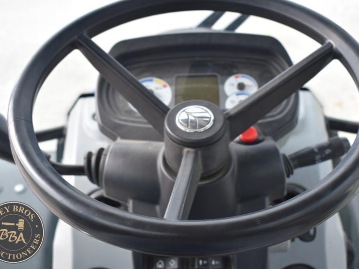 new-holland-t4.75-image-36