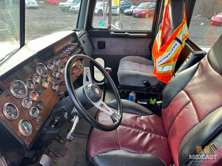 peterbilt-377-image-32