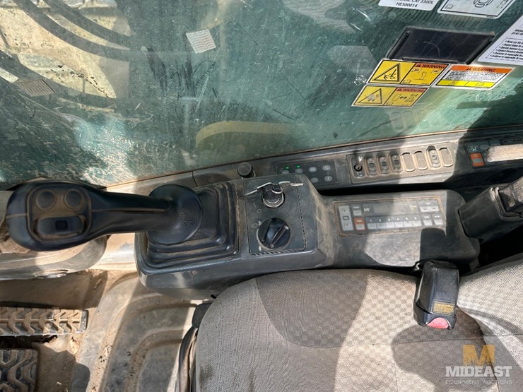 caterpillar-330d-image-45