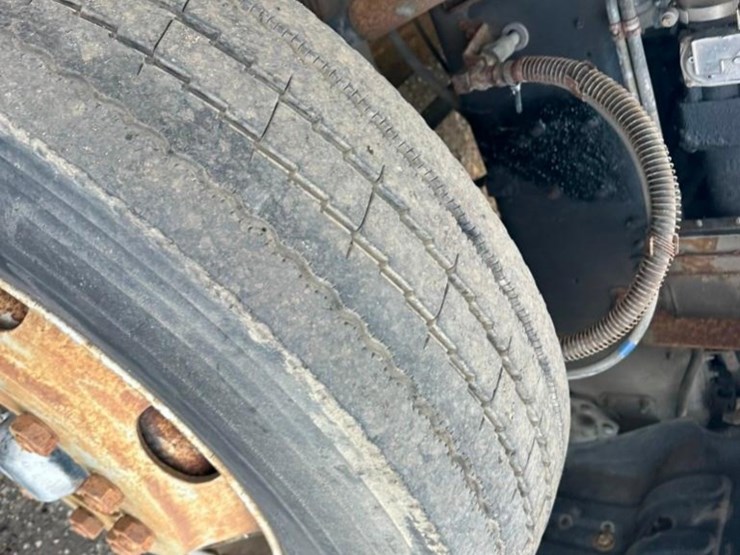 2013-ud-ud330-cab-over-truck-image-19