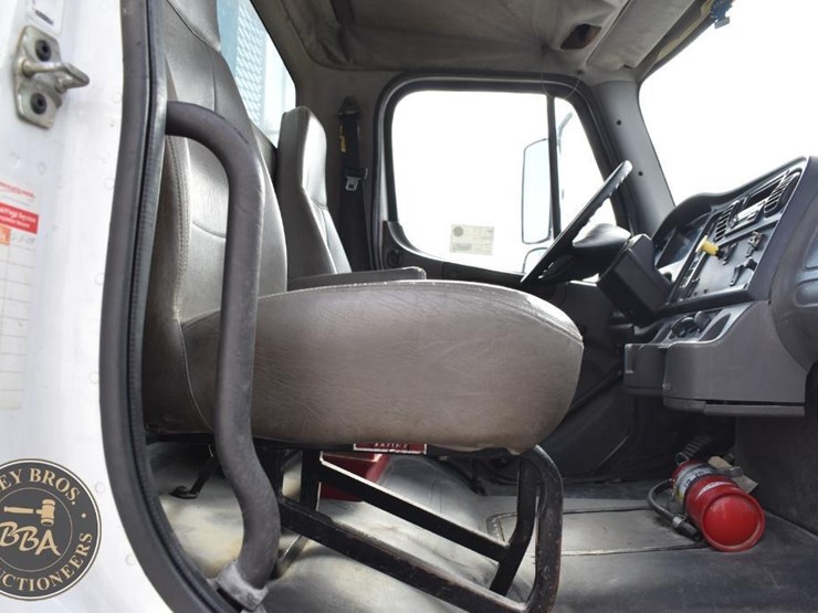 freightliner-business-class-m2-106-image-49