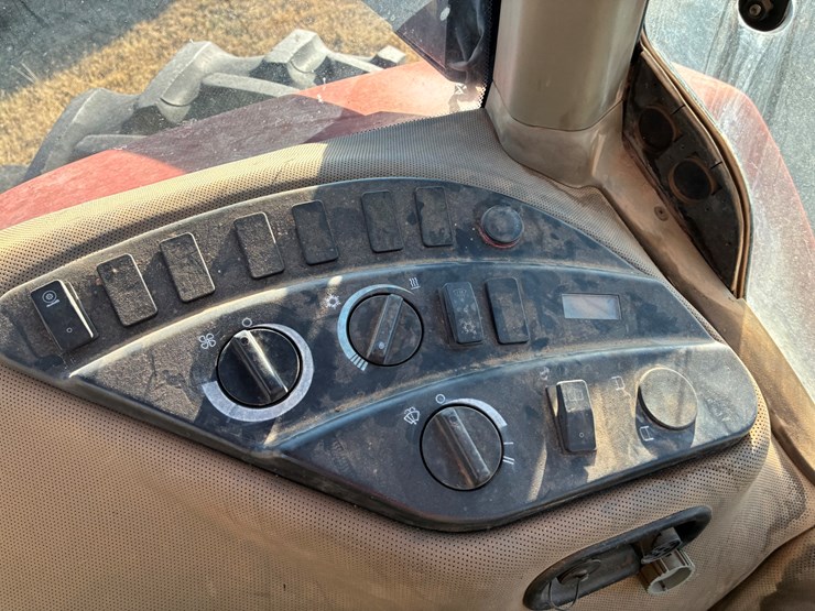 case-ih-210-image-13