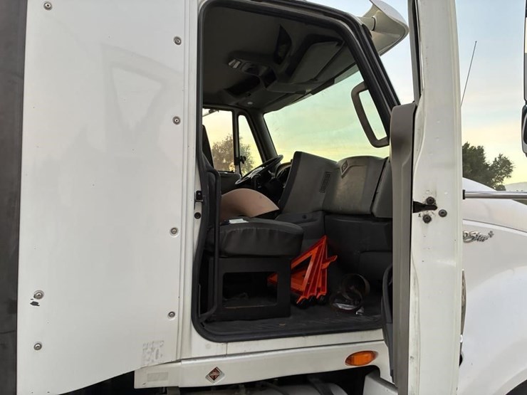 2013-international-prostar-image-8