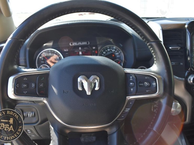 2021-ram-1500-laramie-image-26