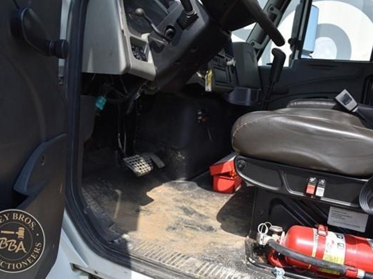 international-durastar-4400-image-61