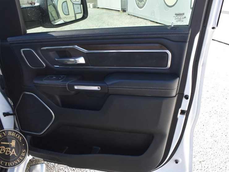 2021-ram-1500-laramie-image-35