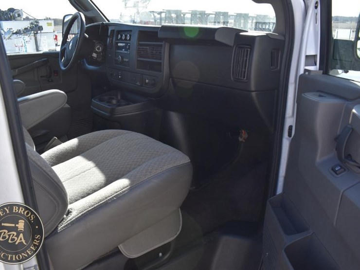 2019-chevrolet-express-2500-image-26