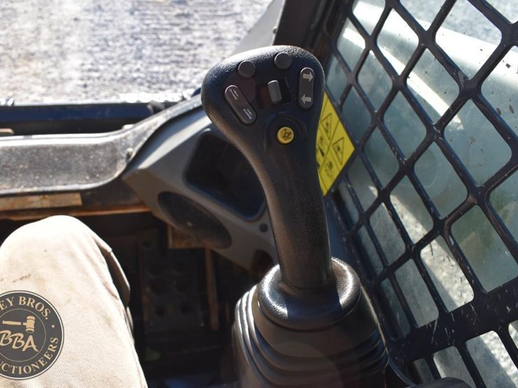 2022-bobcat-t595-image-45