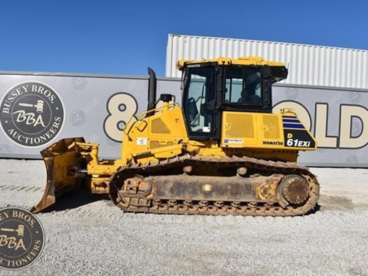 komatsu-d61exi-23-image-2