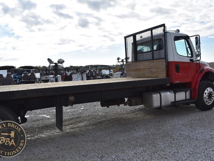 freightliner-business-class-m2-106-image-7