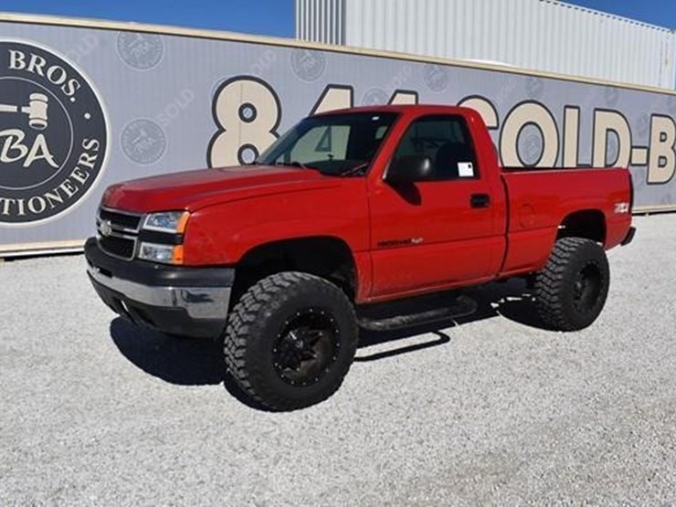 chevrolet-silverado-1500-image-1