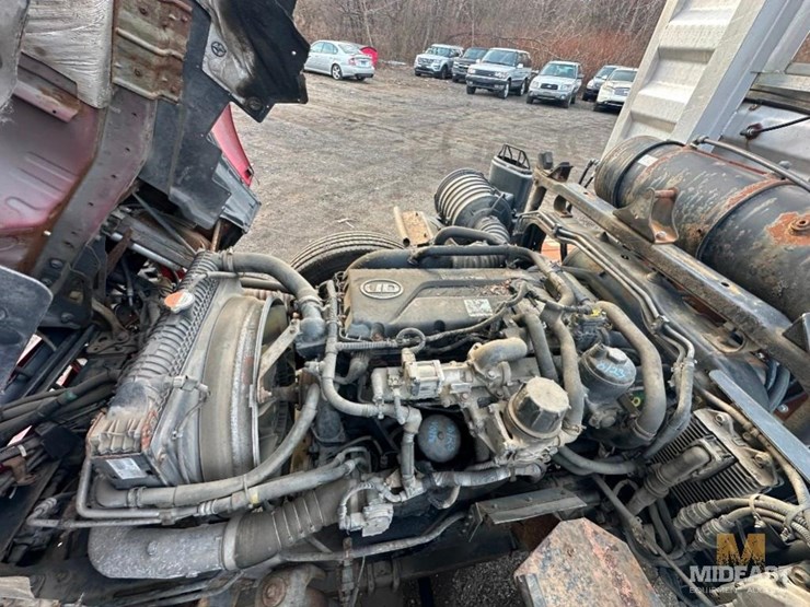 2013-ud-ud330-cab-over-truck-image-13