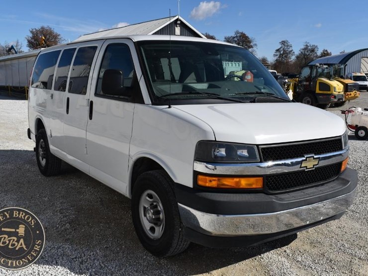 2019-chevrolet-express-2500-image-7