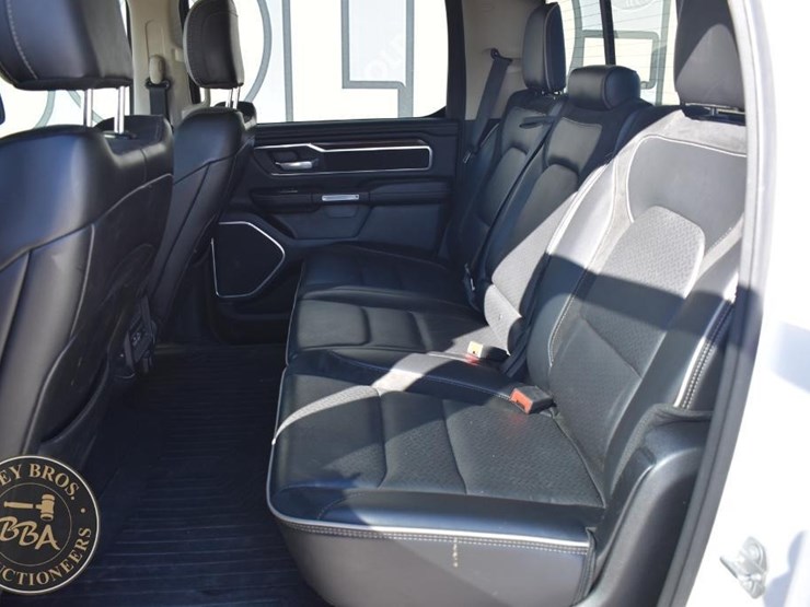 2021-ram-1500-laramie-image-29