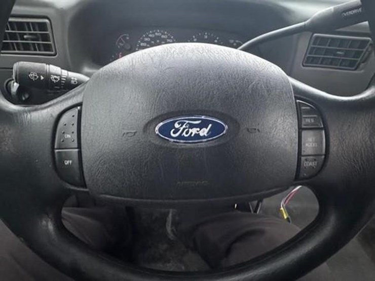 ford-f350-xl-image-16