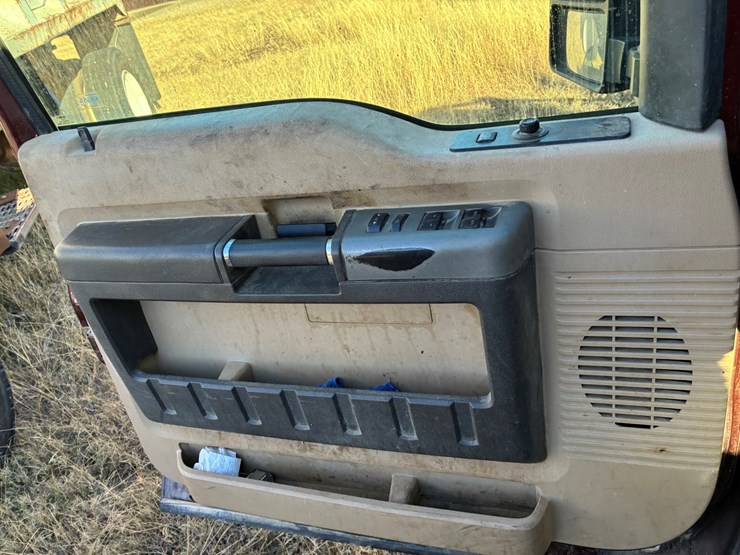 2015-ford-f350-xlt-image-11