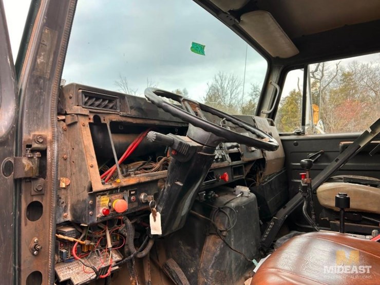 international-4900-image-14