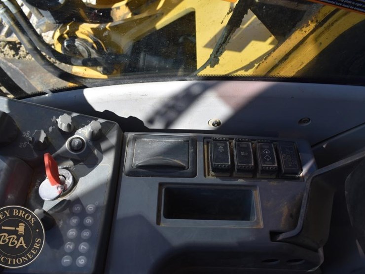 deere-380g-lc-image-66