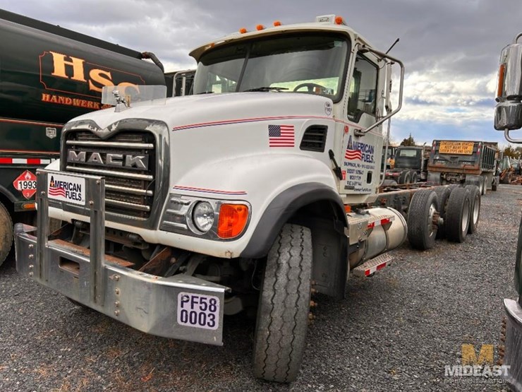 2006-mack-cv713-granite-cab-and-chassis-truck-image-1