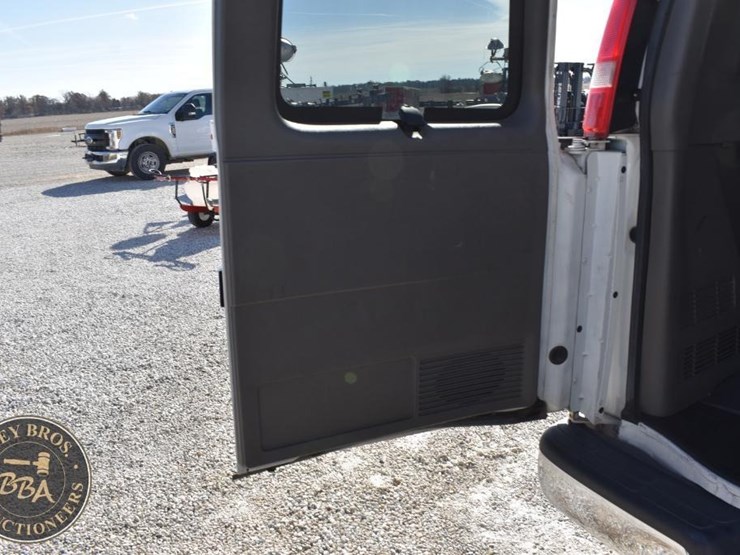 2019-chevrolet-express-2500-image-35