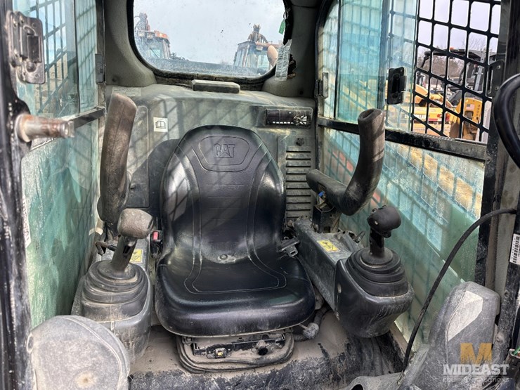 caterpillar-246d-image-15