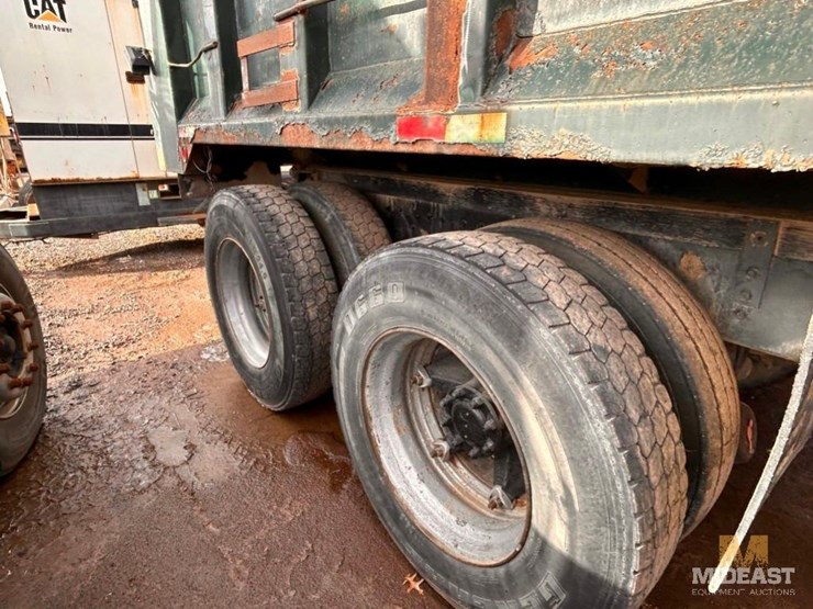 1990-international-f-4900-tandem-axle-dump-truck-image-5